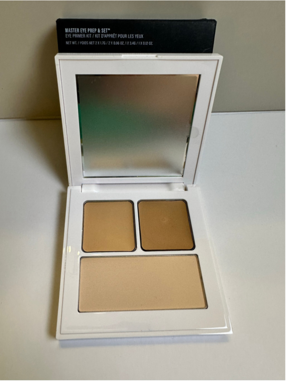 Makeup By Mario Master Eye Prep & Set Face Powder - Master Prep & Set |
MEDIUM